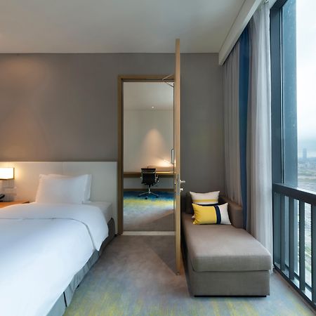 Holiday Inn Express Shenzhen Songgang, An Ihg Hotel Екстериор снимка